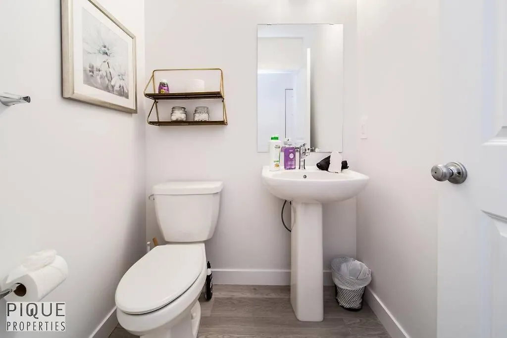 *New*Chic Modern Home*King Bed*Foosball*Sleeps 8! Edmonton